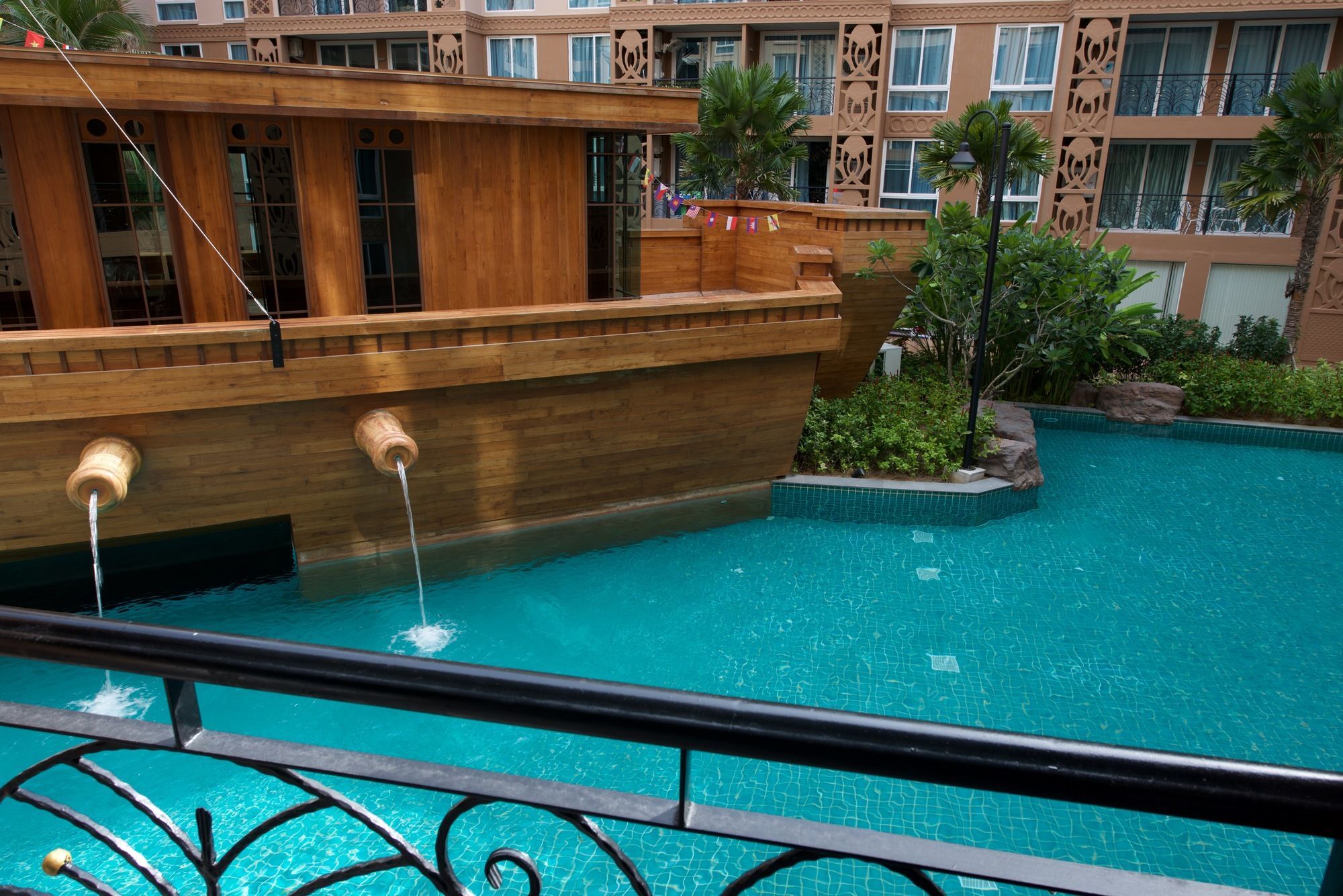 Atlantis Pattaya High Service Jomtien Beach Exterior photo